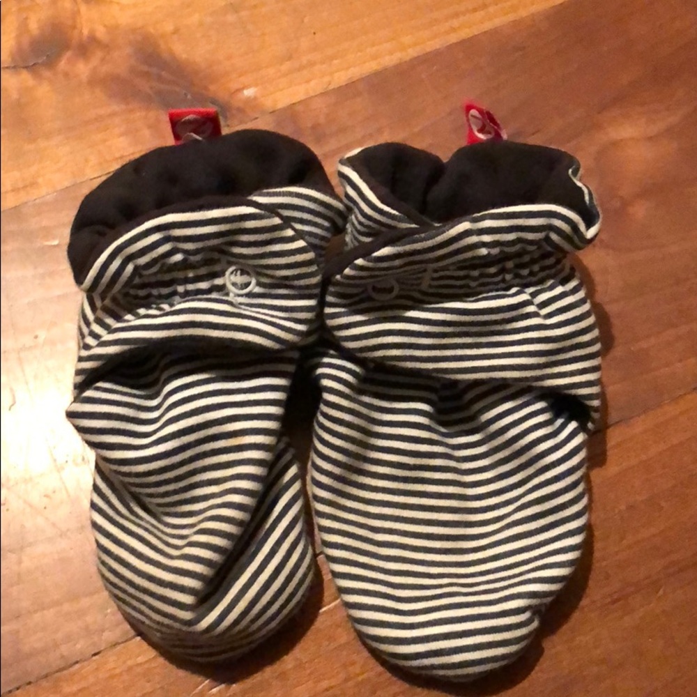 Good condition zutano booties.  12mo